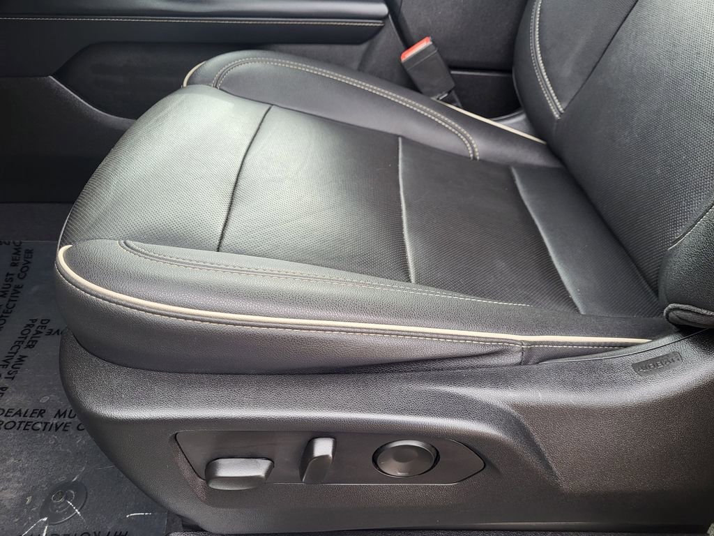 Used 2023 Chevrolet Suburban Premier image 15