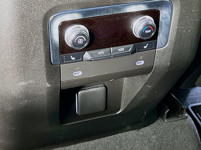 Used 2022 GMC Yukon SLT w/ SLT Luxury Package AWD/4WD image 26
