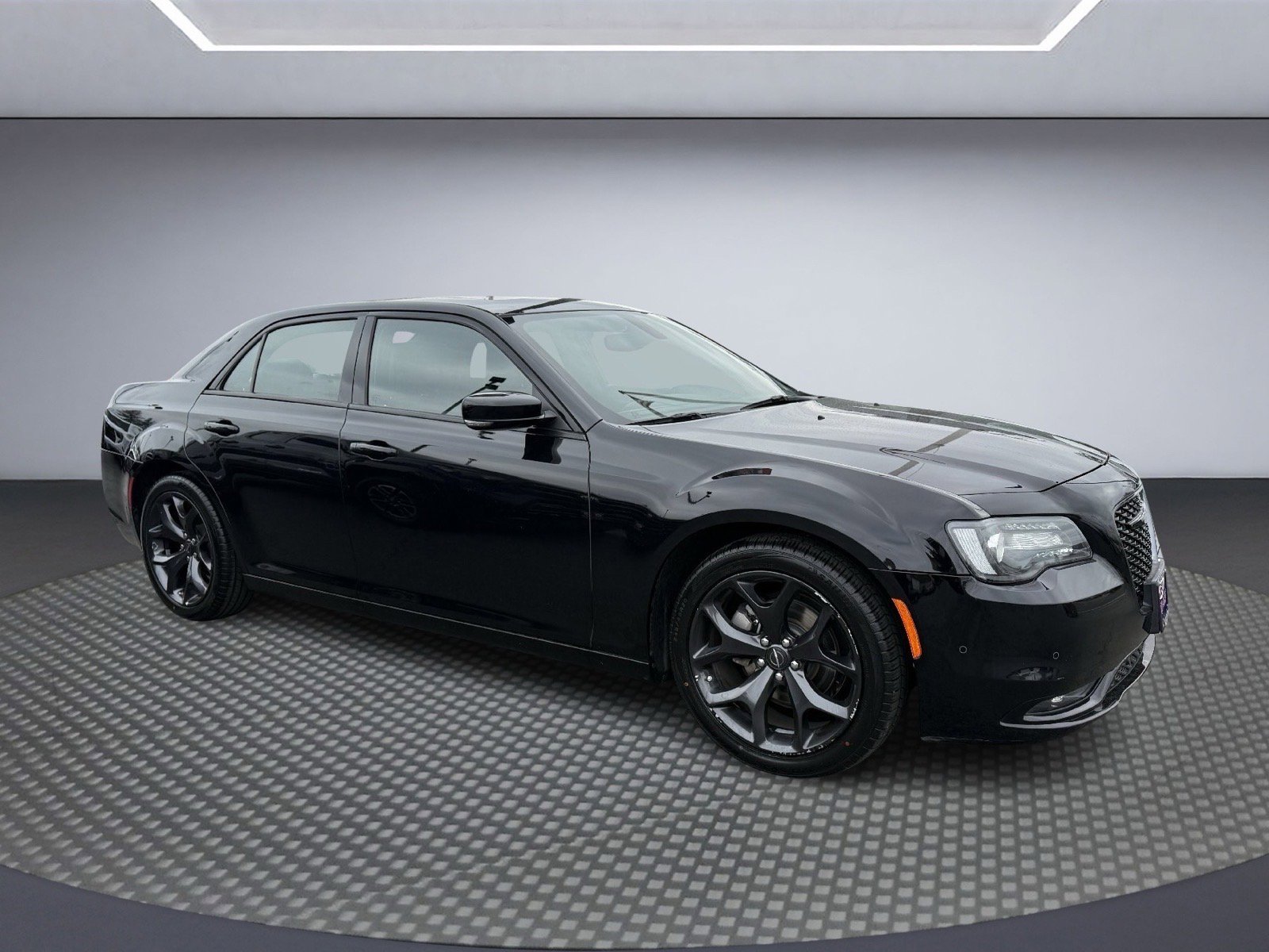 Used 2023 Chrysler 300 S RWD image 5