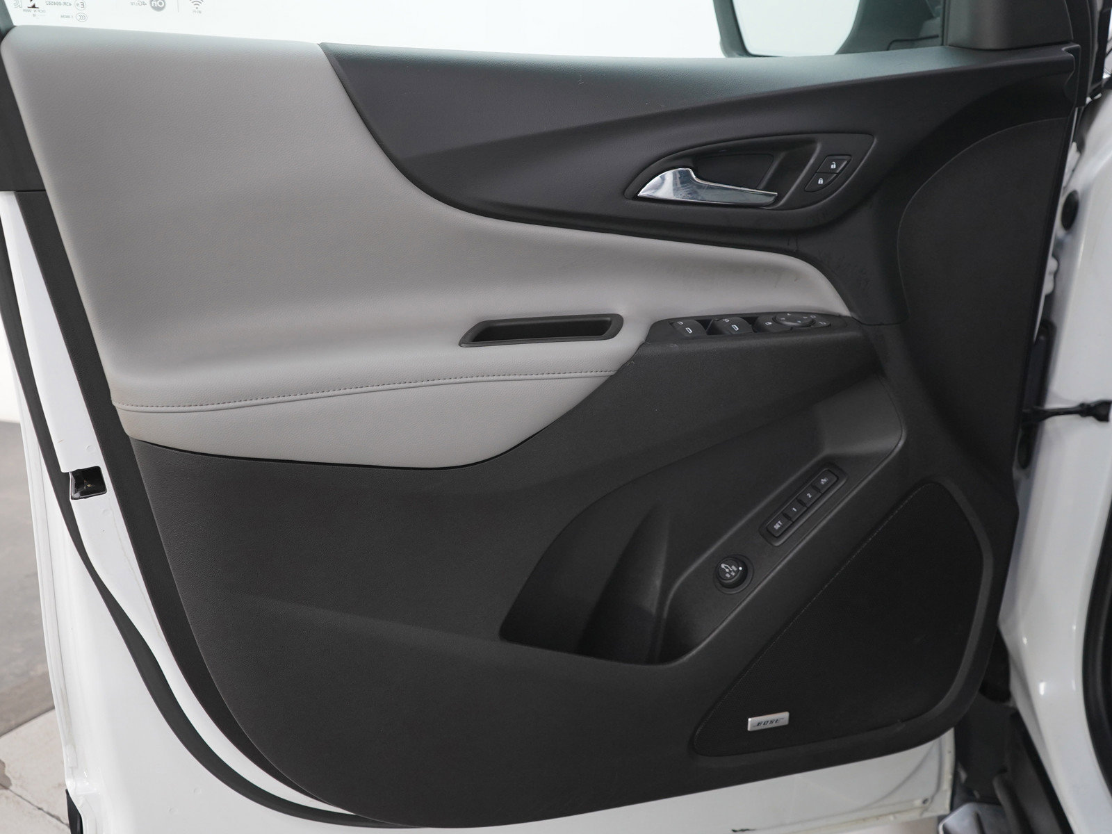 Used 2018 Chevrolet Equinox Premier w/ Infotainment II Package AWD/4WD image 21