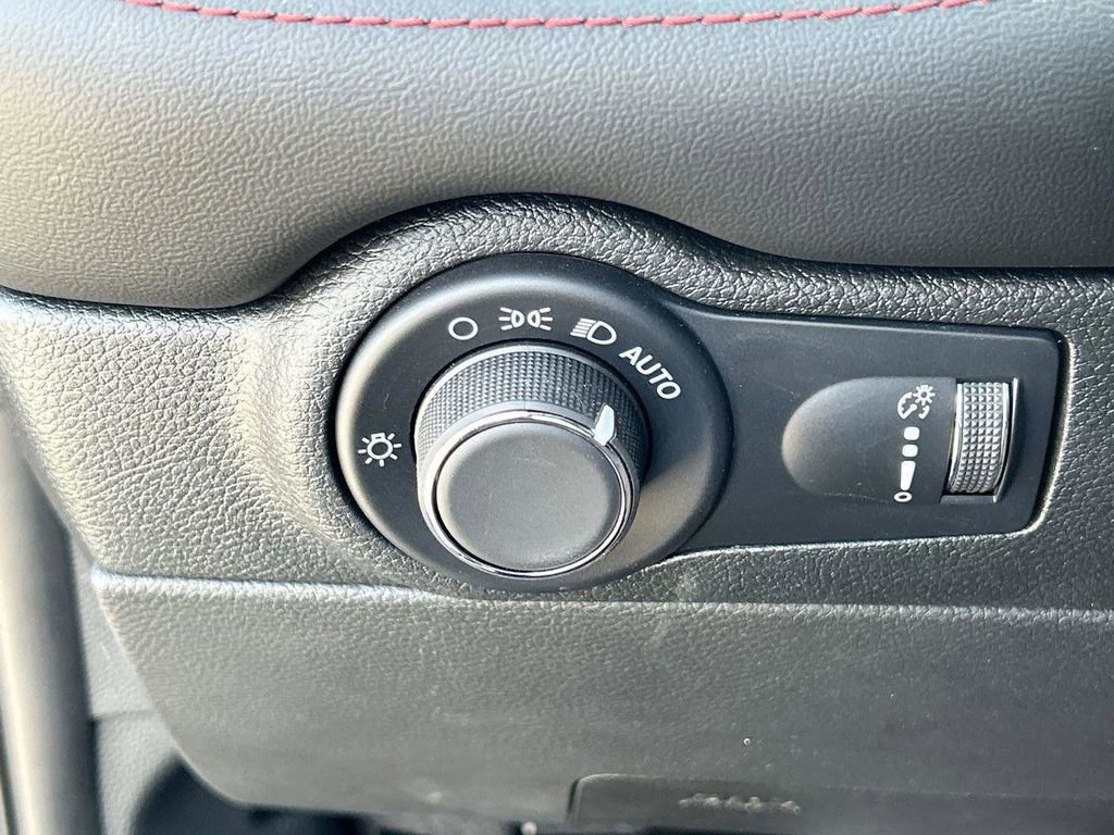 Used 2025 Dodge Durango GT image 32