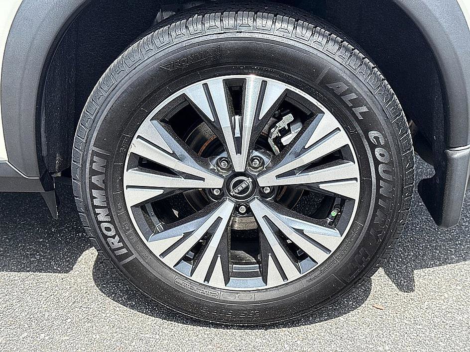 Used 2022 Nissan Rogue SV w/ SV Premium Package FWD image 6