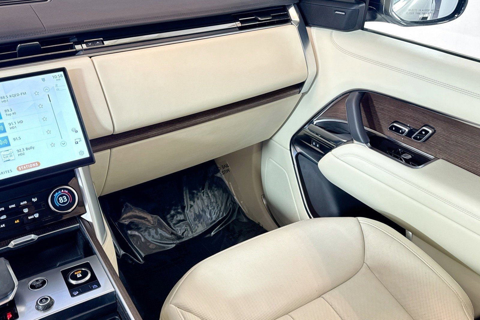 Used 2023 Land Rover Range Rover SE image 21