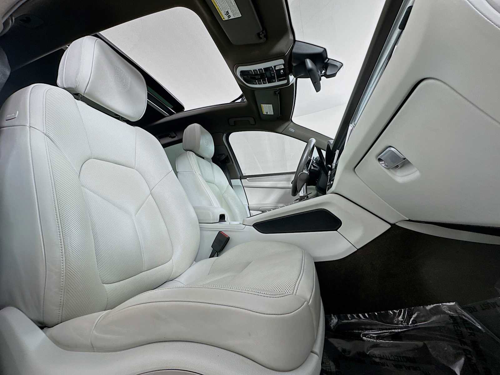 Used 2021 Porsche Macan AWD/4WD image 27