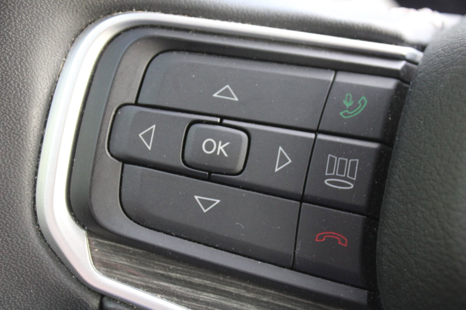 Used 2022 Jeep Wagoneer Series III w/ Rear Seat Video Group 1 image 34