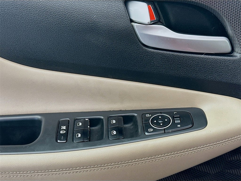 Used 2019 Hyundai Santa Fe Limited image 17