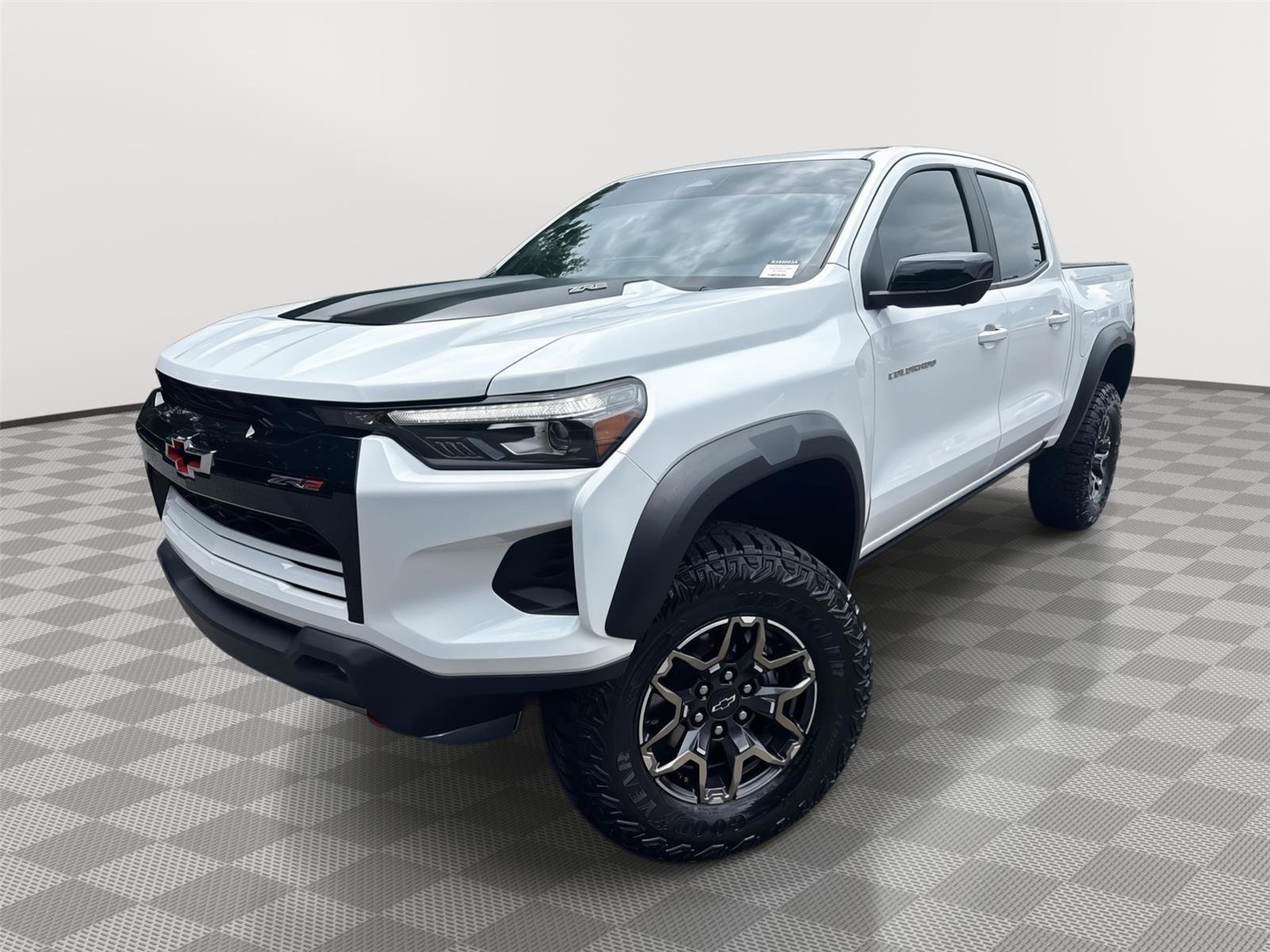 Used 2024 Chevrolet Colorado ZR2 w/ ZR2 Convenience Package III AWD/4WD image 2