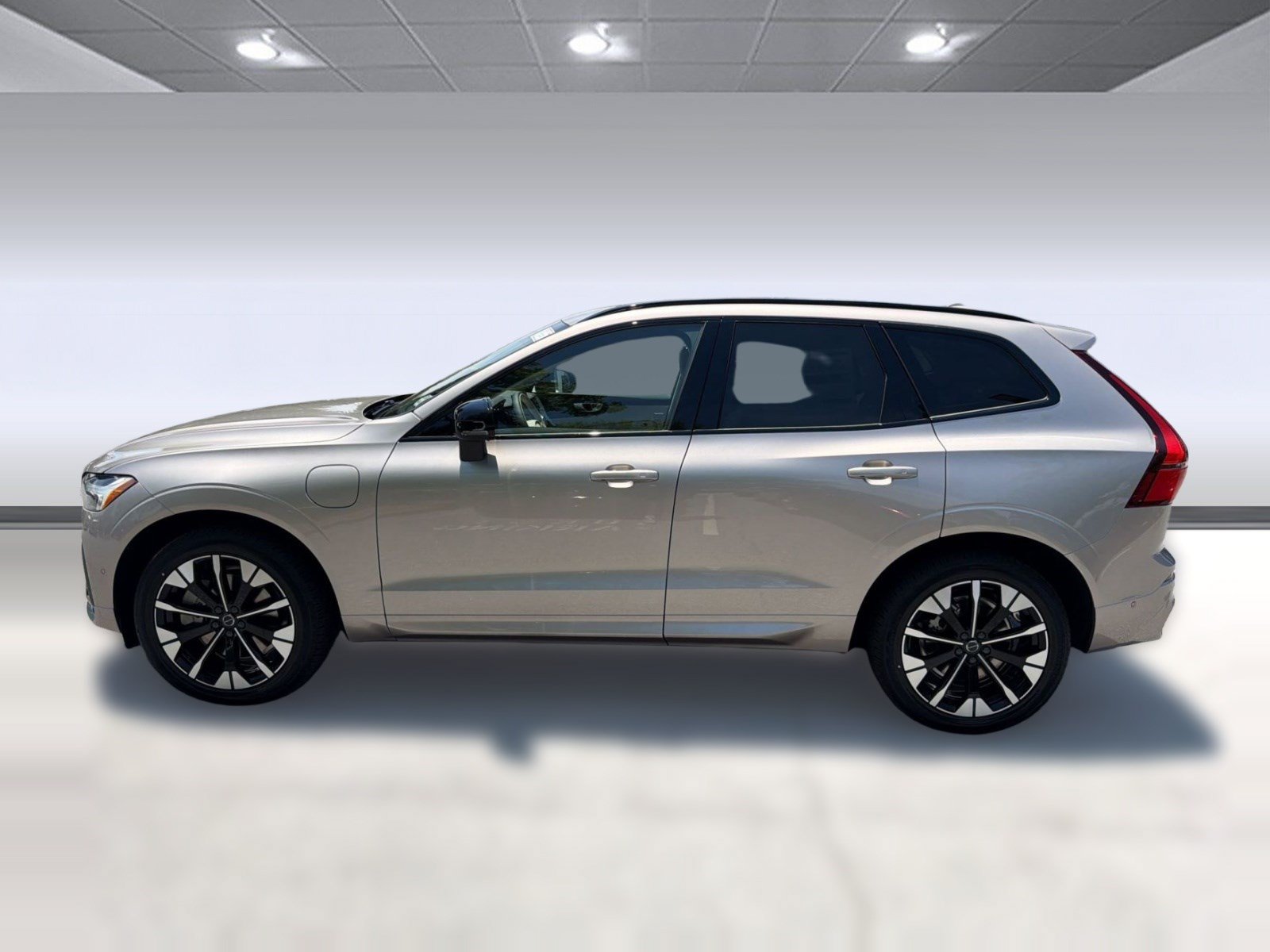 New 2026 Volvo XC60 T8 Ultra w/ Climate Package AWD/4WD image 2