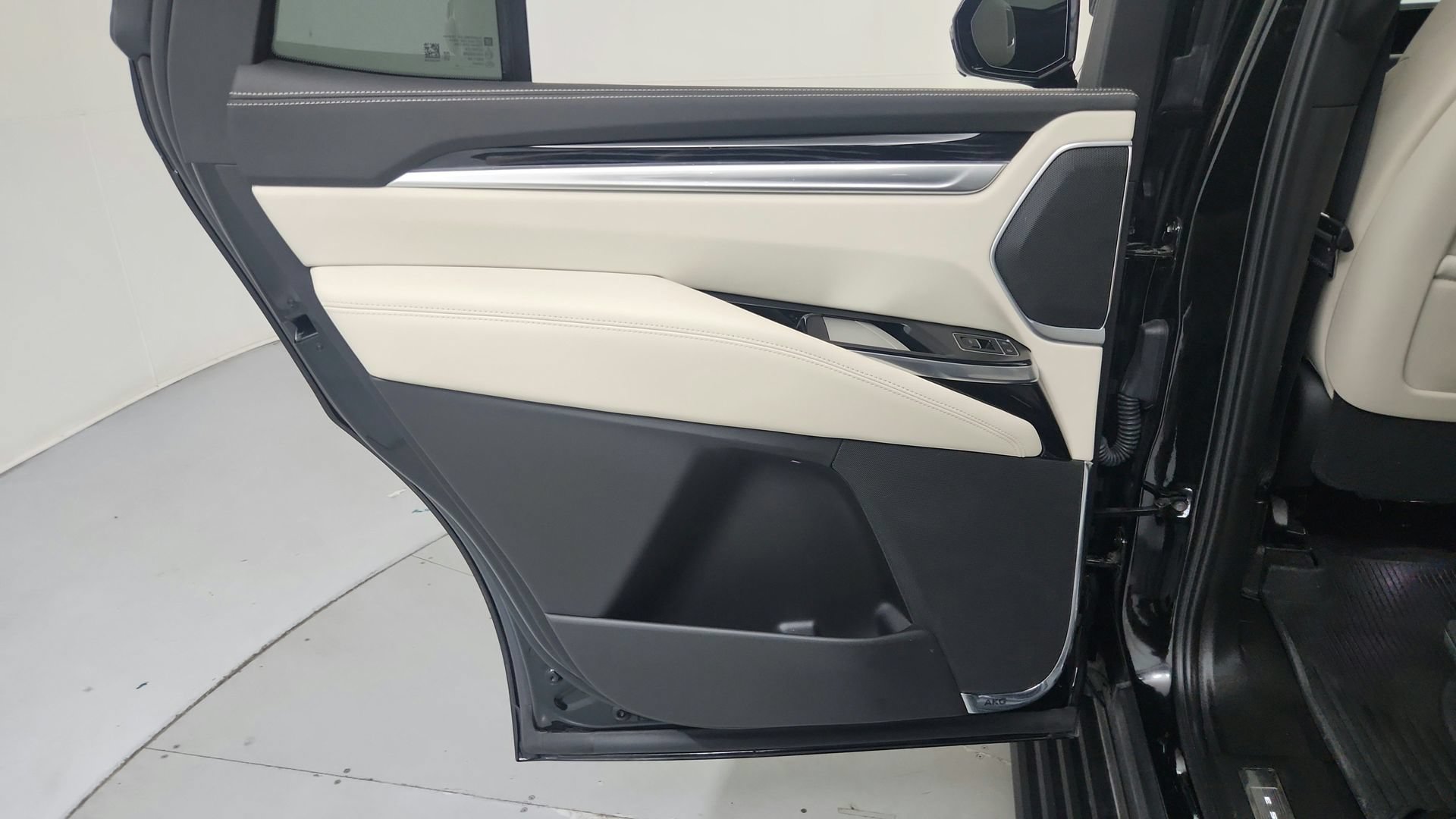 Certified 2025 Cadillac Escalade Sport w/ Touring Package AWD/4WD image 23