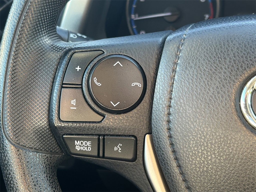 Used 2018 Toyota RAV4 LE image 32
