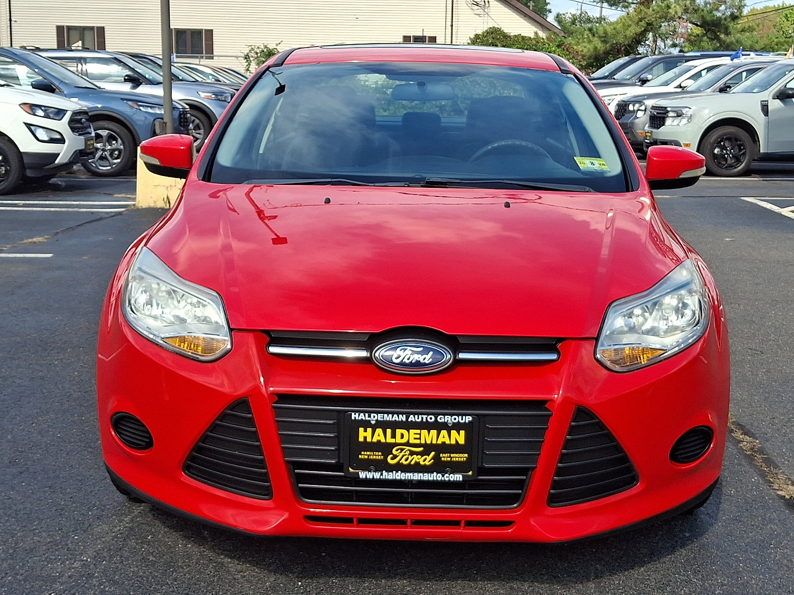 Used 2014 Ford Focus SE FWD image 2
