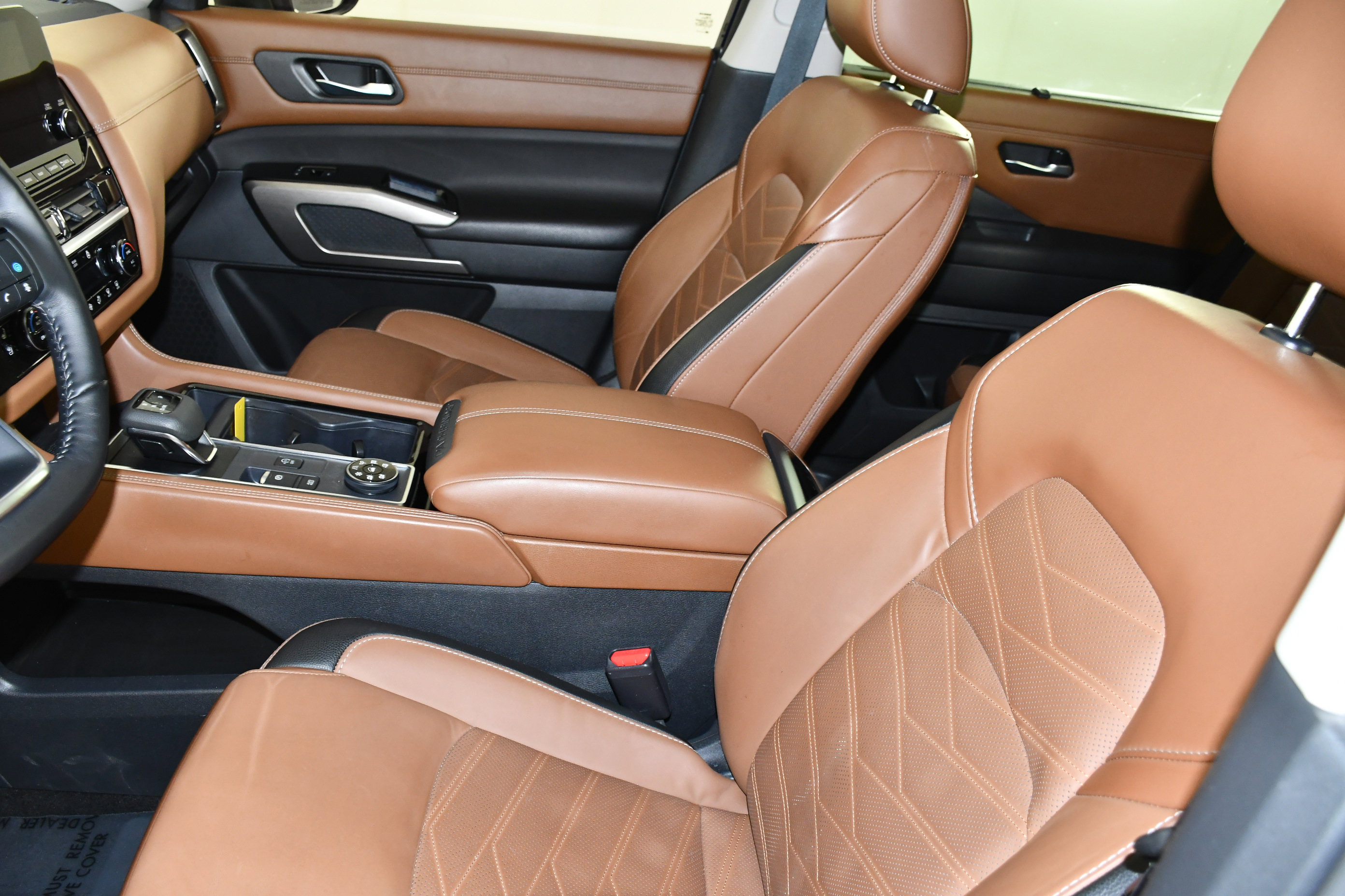 Used 2023 Nissan Pathfinder Platinum image 41