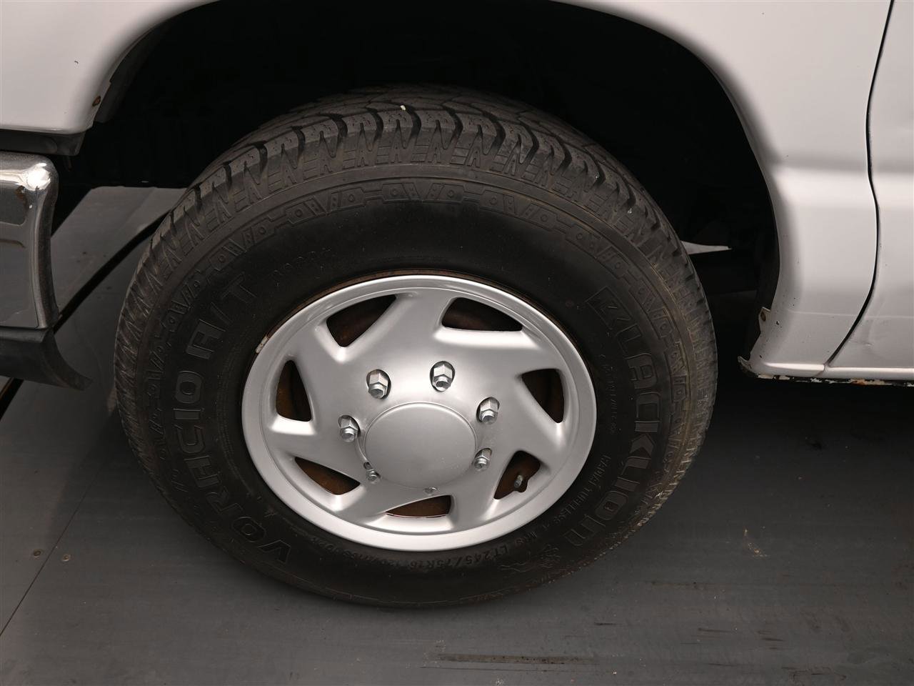 Used 2014 Ford E-350 and Econoline 350 XLT RWD image 16