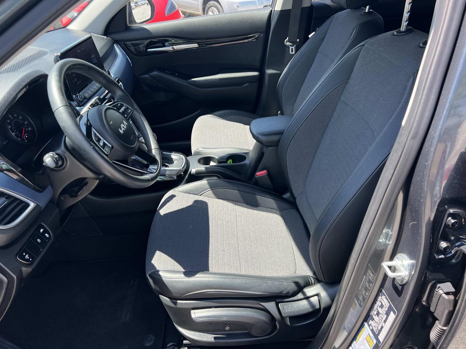 Used 2023 Kia Seltos S w/ Navigation Package image 9