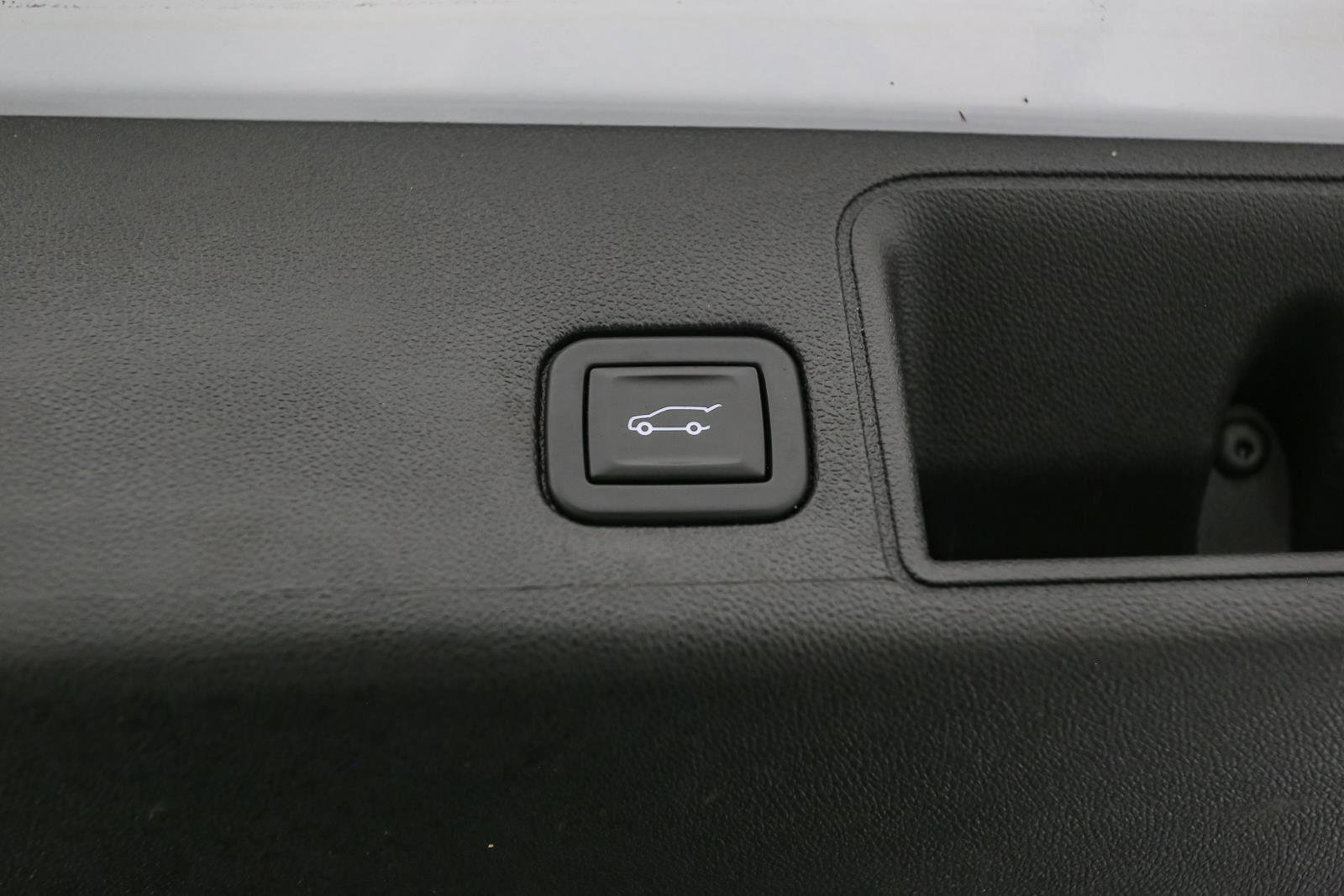 Used 2021 GMC Terrain SLE w/ Driver Convenience Package image 16