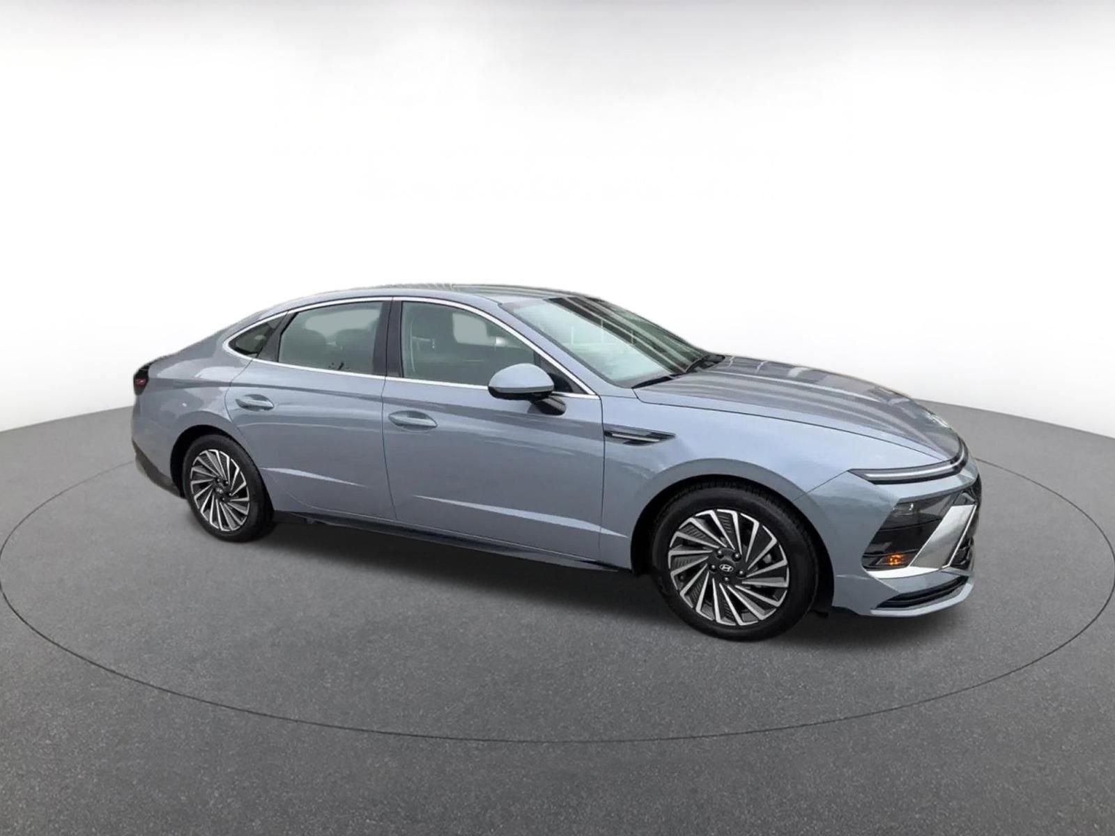 Used 2025 Hyundai Sonata SEL FWD image 3