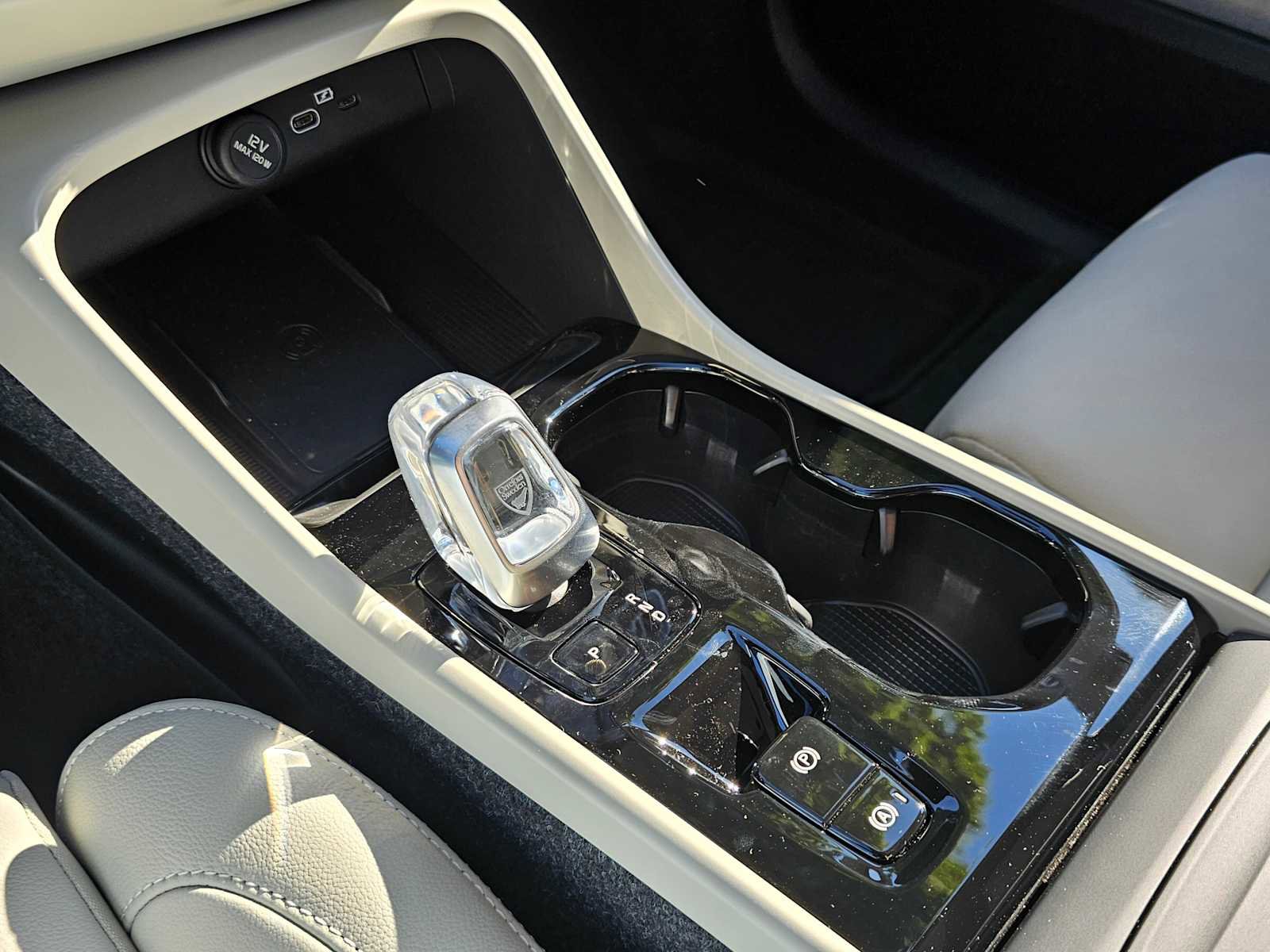 New 2025 Volvo XC40 B5 Plus w/ Climate Package image 25