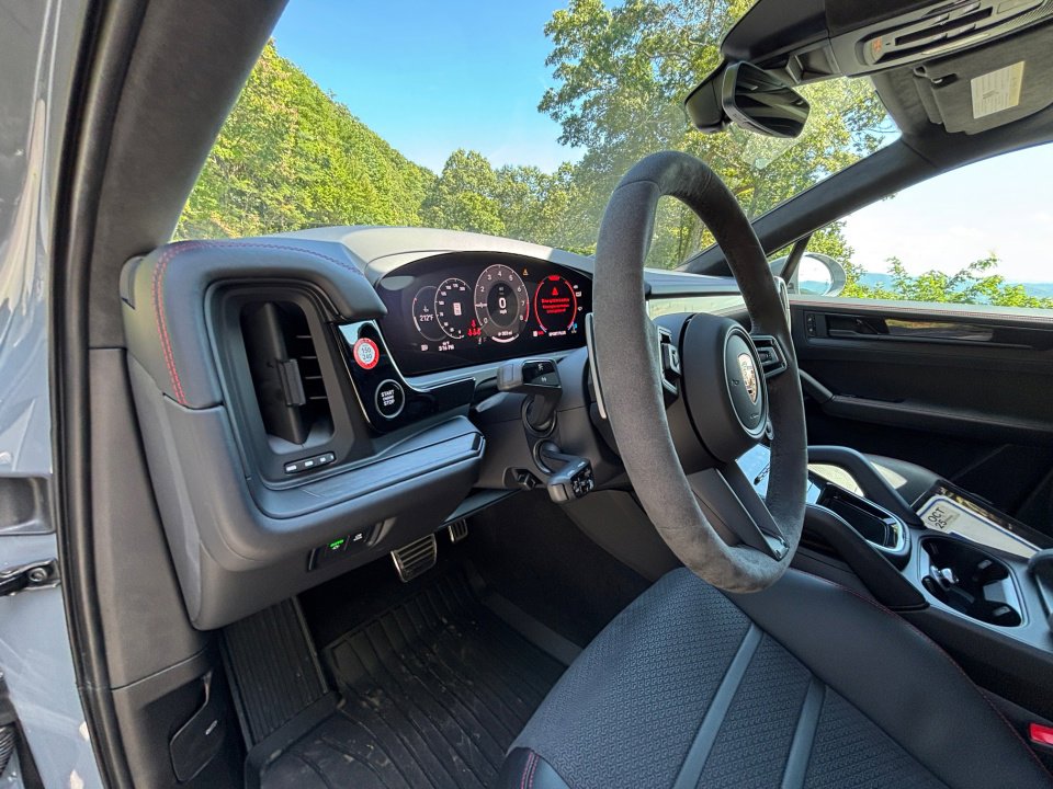 New 2025 Porsche Cayenne GTS image 4