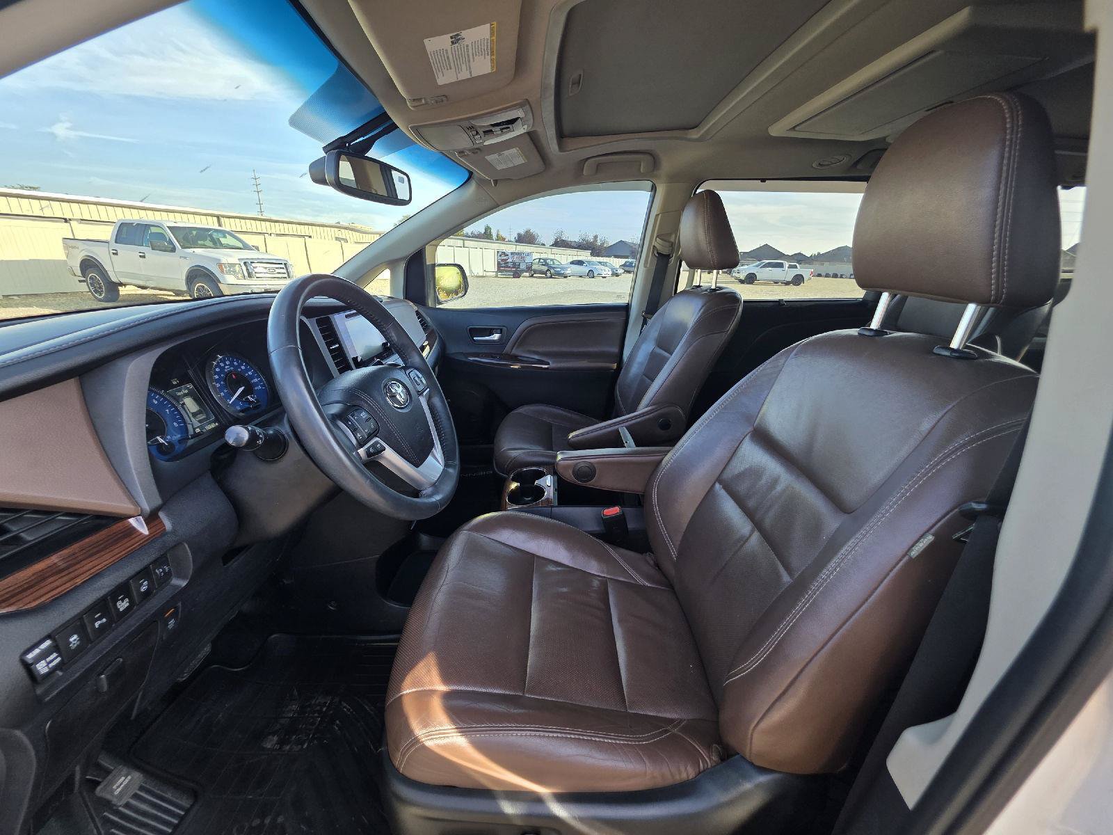Used 2016 Toyota Sienna Limited Premium AWD/4WD image 10