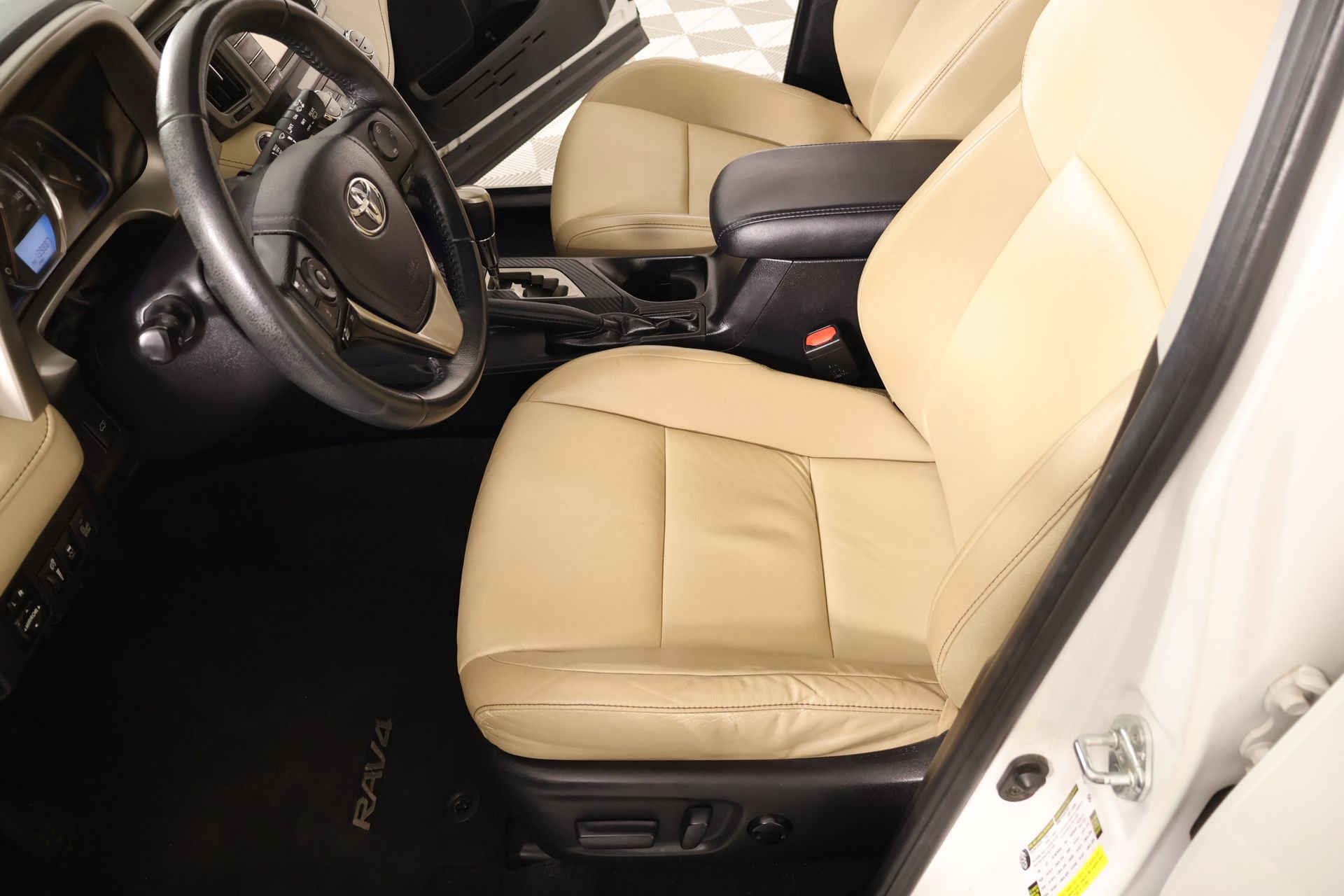 Used 2015 Toyota RAV4 Limited w/ Technology Package FWD image 11