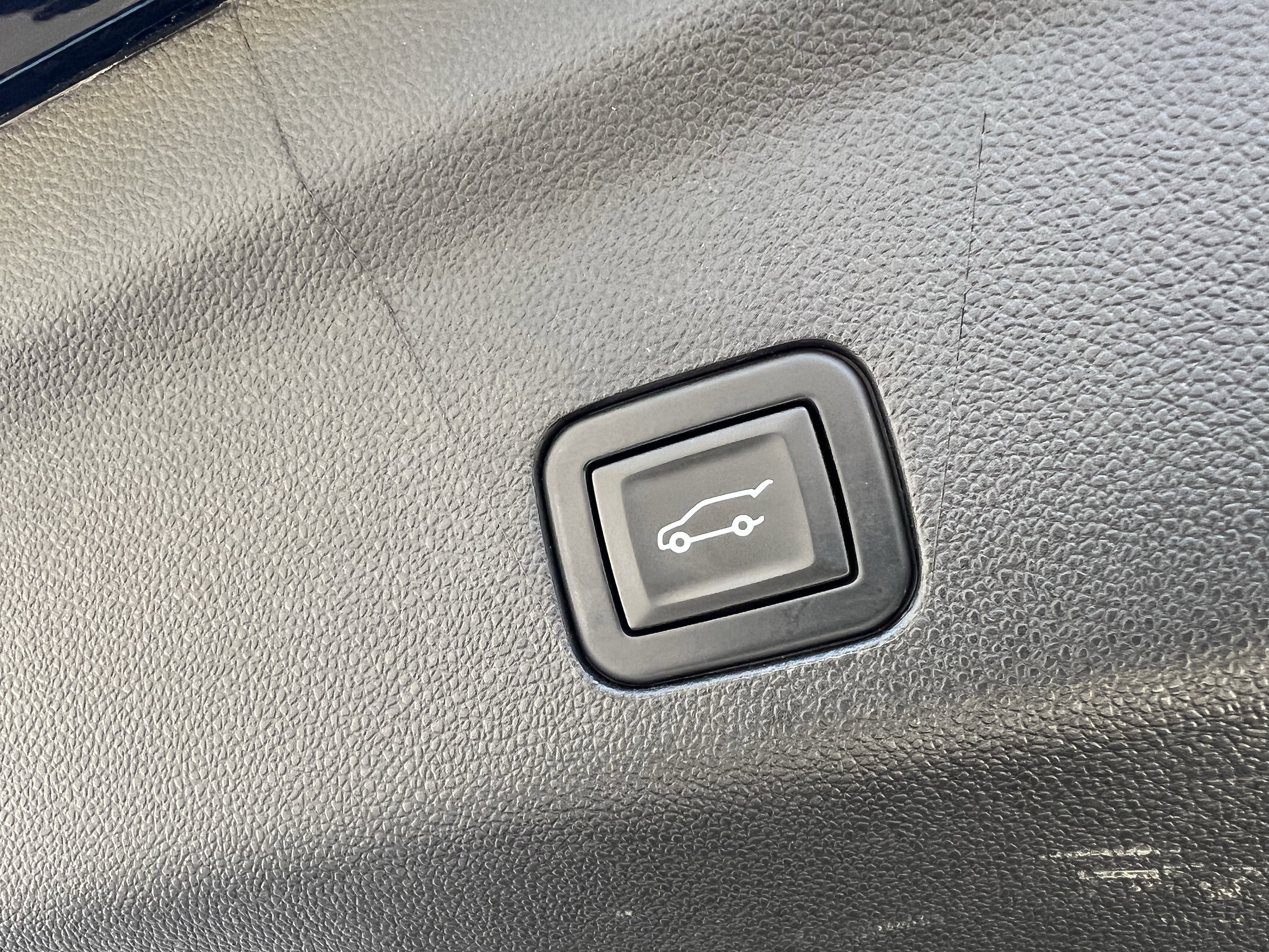 Used 2021 Chevrolet Tahoe Z71 w/ Rear Media and Nav Package image 38