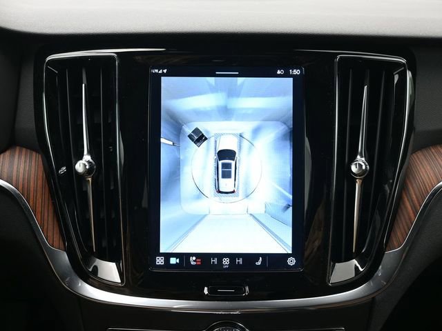 Used 2025 Volvo V60 B5 Cross Country Plus image 20