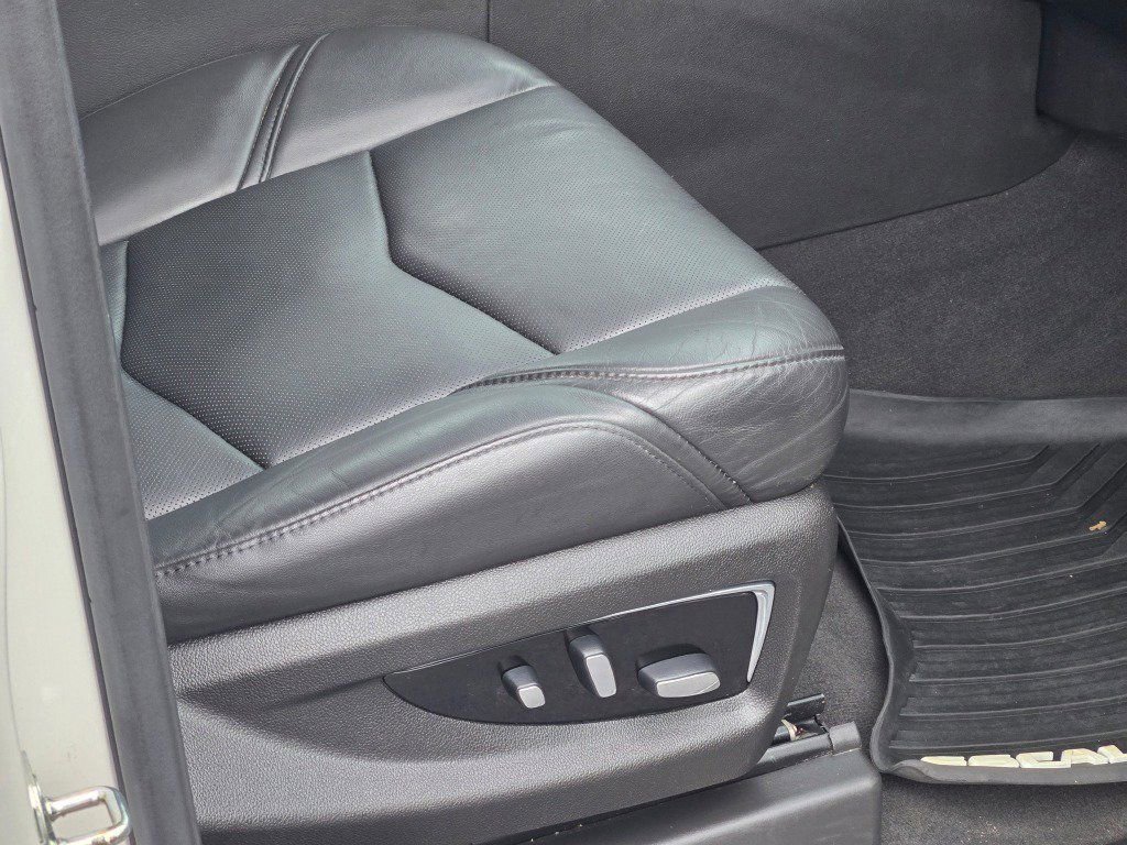 Used 2019 Cadillac Escalade Premium Luxury image 6