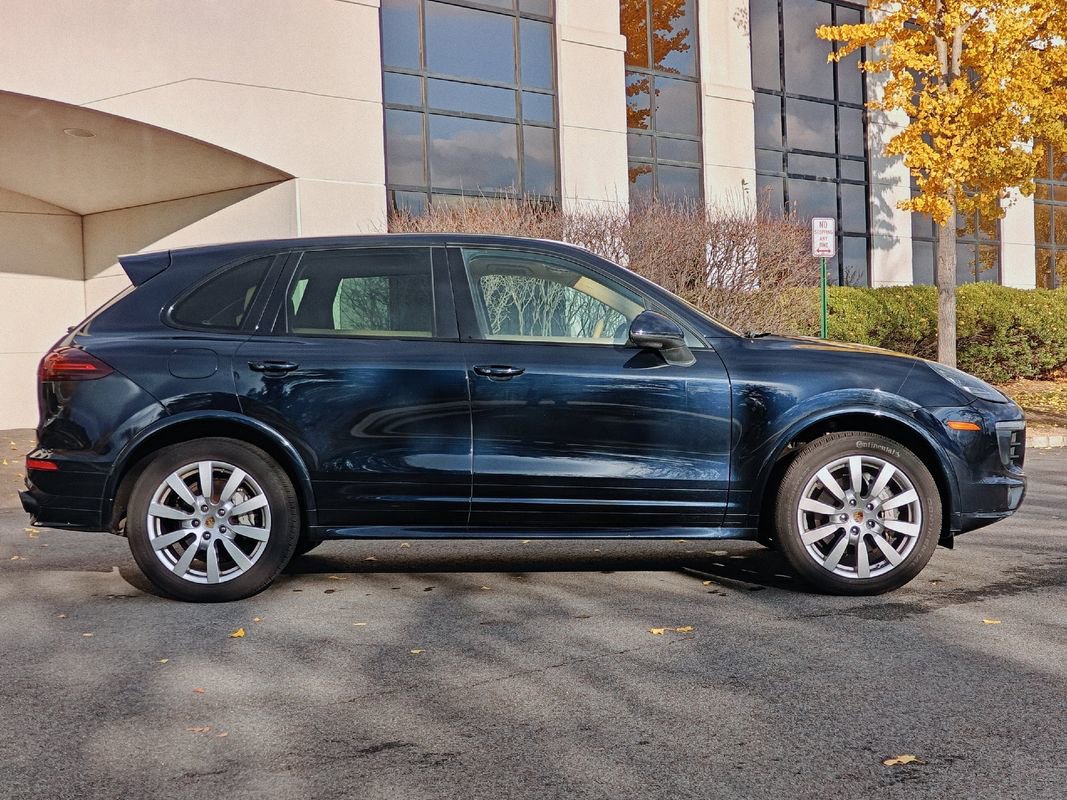 Used 2016 Porsche Cayenne S AWD/4WD image 3