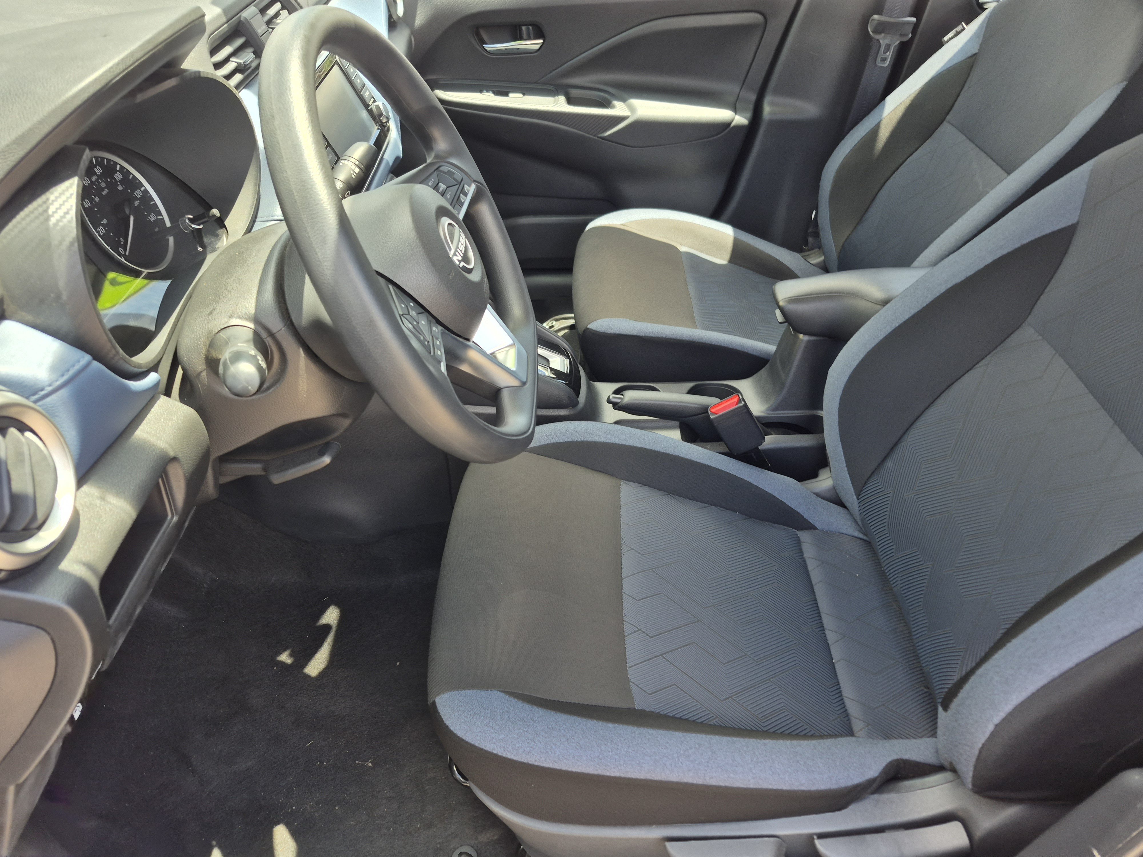 Used 2025 Nissan Versa SV FWD image 16