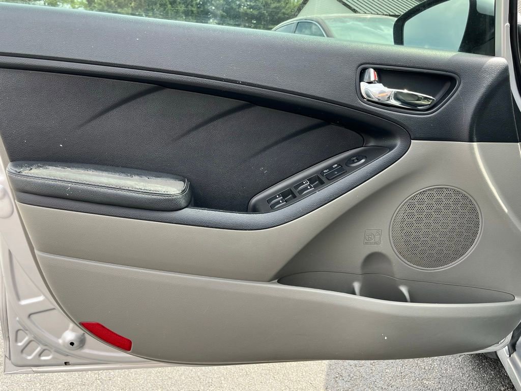 Used 2015 Kia Forte LX image 9