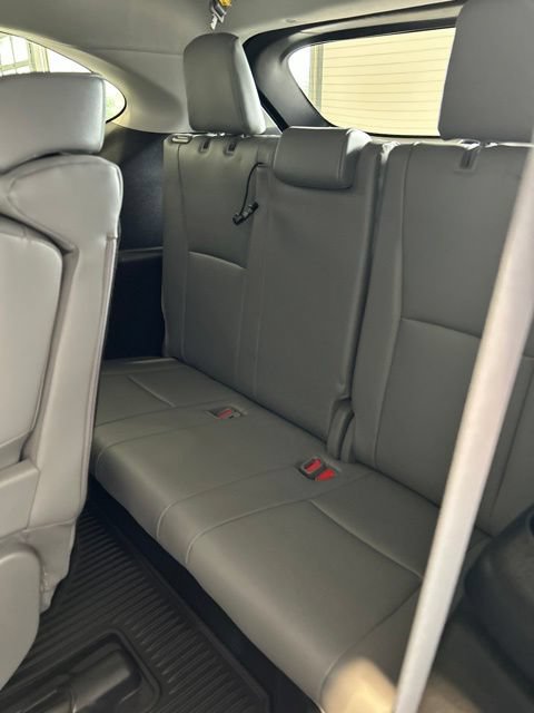 Used 2021 Toyota Highlander XLE AWD/4WD image 17