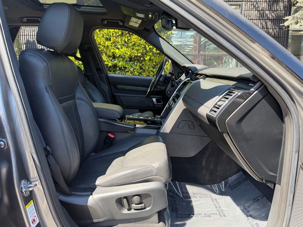 Used 2018 Land Rover Discovery HSE image 33