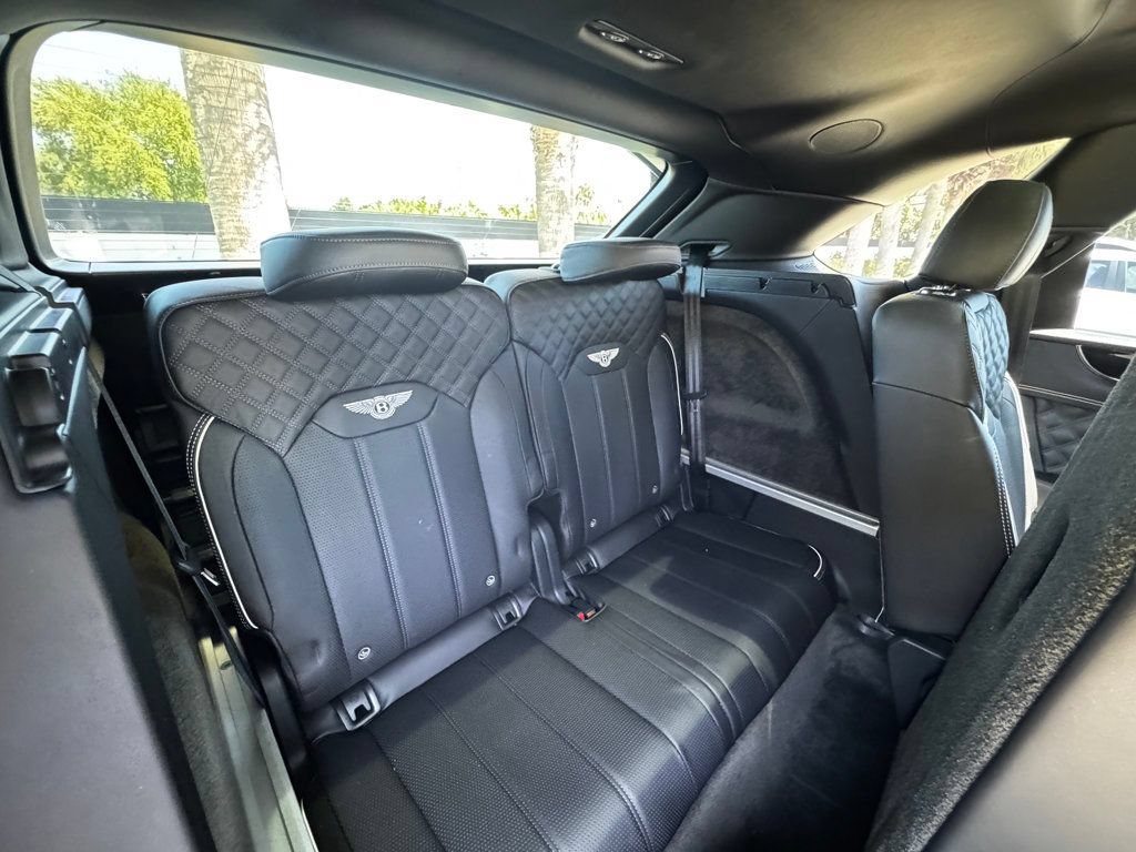 Used 2022 Bentley Bentayga AWD/4WD image 23