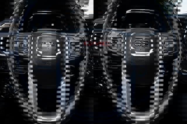 Used 2022 GMC Yukon XL SLE w/ Gmc Pro Safety Plus Package image 24