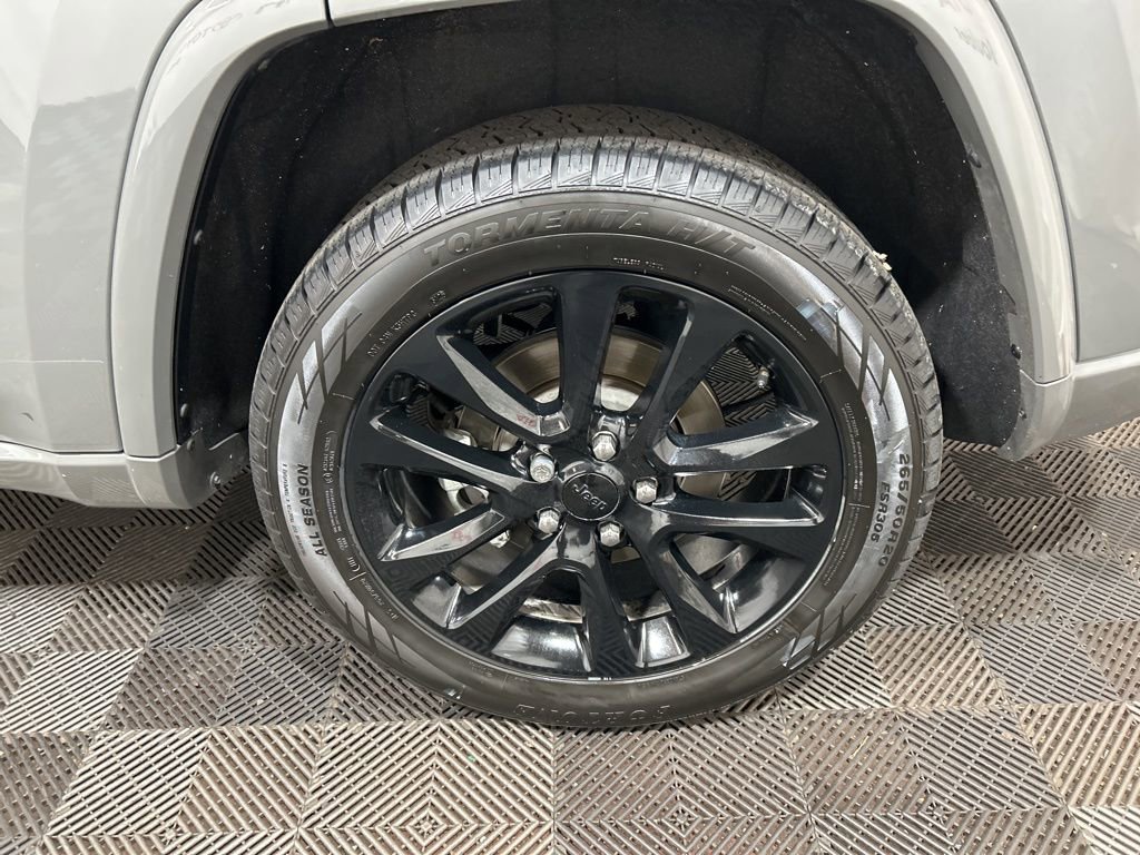 Used 2022 Jeep Grand Cherokee Laredo X AWD/4WD image 30