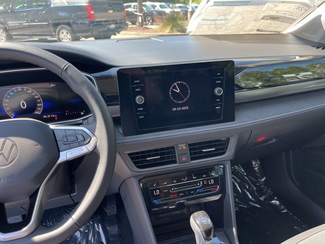 New 2025 Volkswagen Taos SE image 21