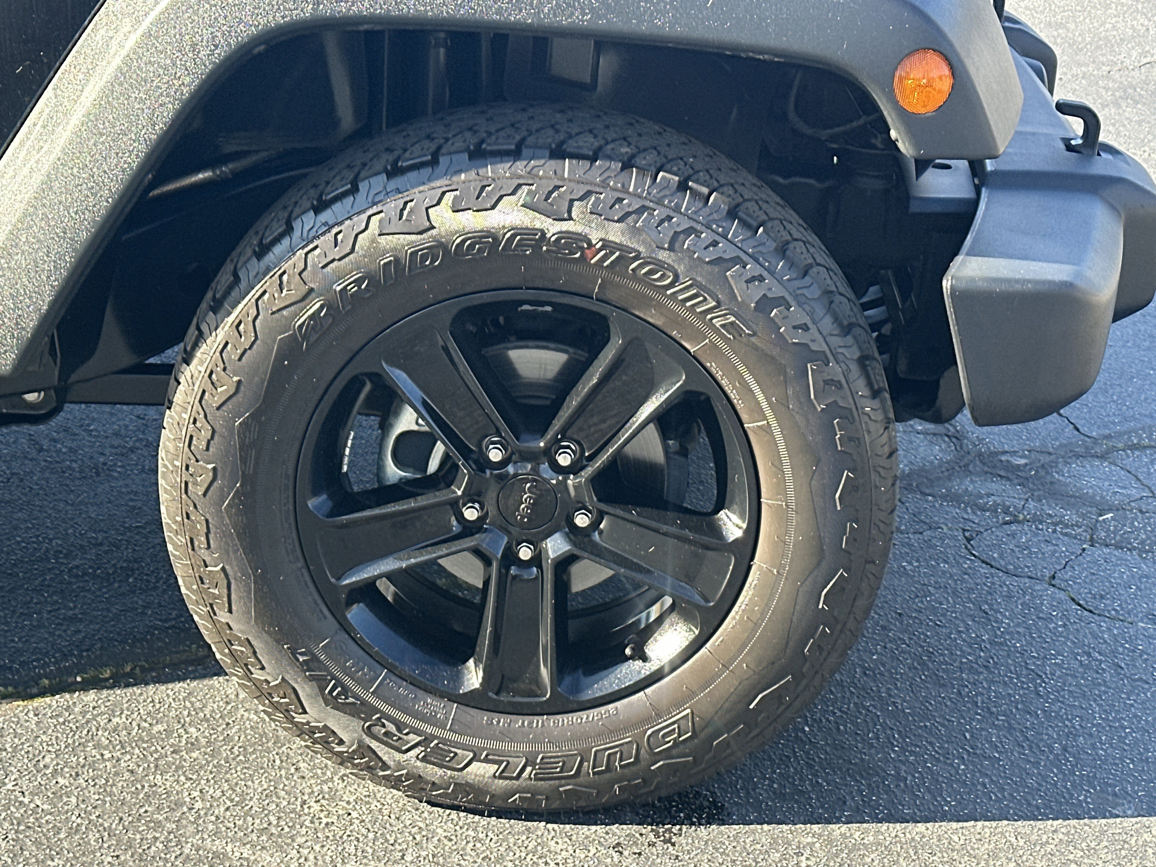 Used 2016 Jeep Wrangler Sport w/ Connectivity Group image 11