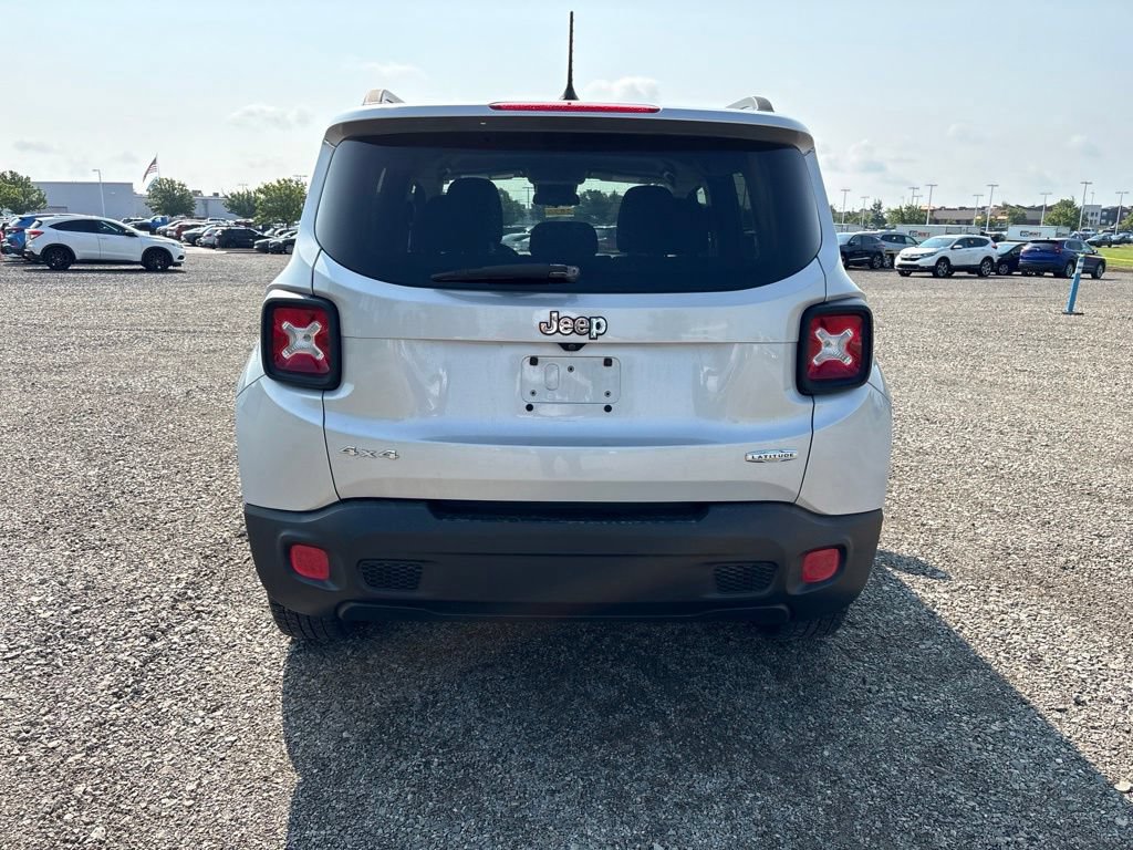 Used 2017 Jeep Renegade Latitude w/ Cold Weather Group AWD/4WD image 10