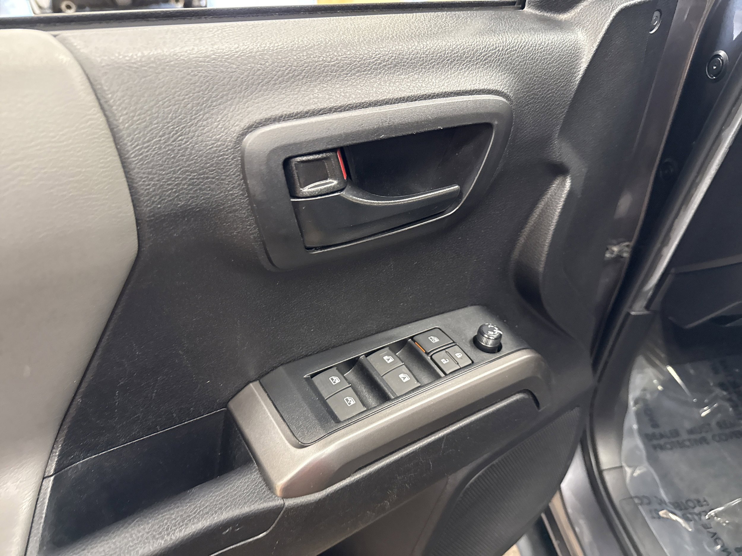 Used 2023 Toyota Tacoma SR5 AWD/4WD image 24