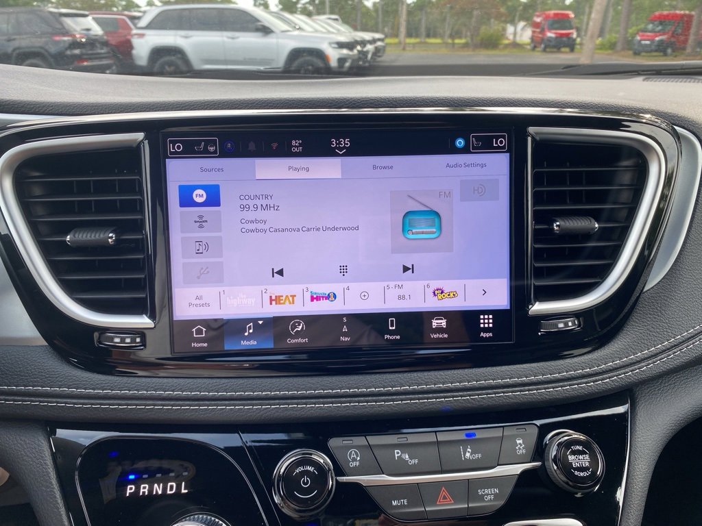 New 2026 Chrysler Pacifica Limited w/ S Appearance Package image 31