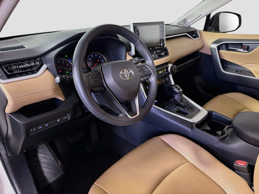 Used 2020 Toyota RAV4 XLE Premium AWD/4WD image 19