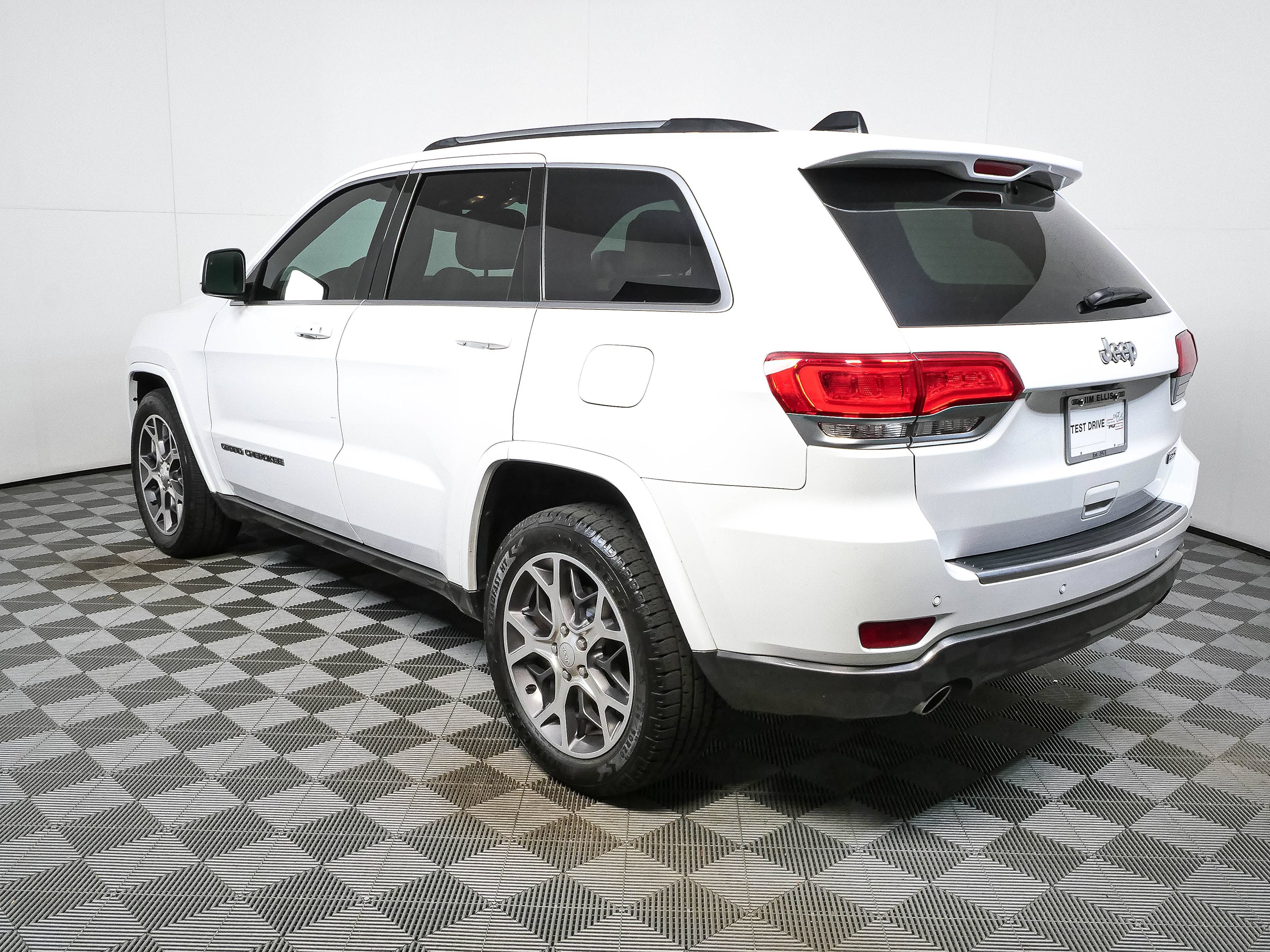 Used 2018 Jeep Grand Cherokee Limited RWD image 30