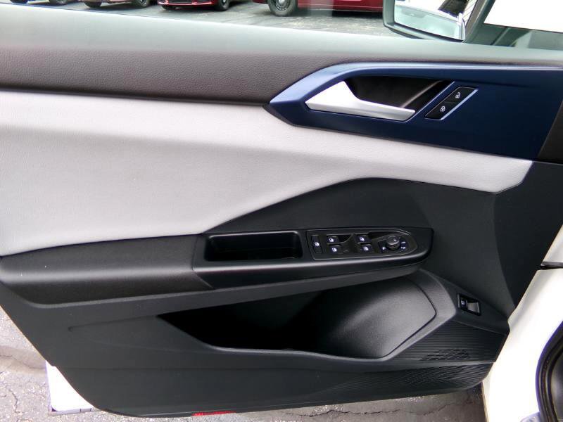 Used 2023 Volkswagen Taos SE image 11