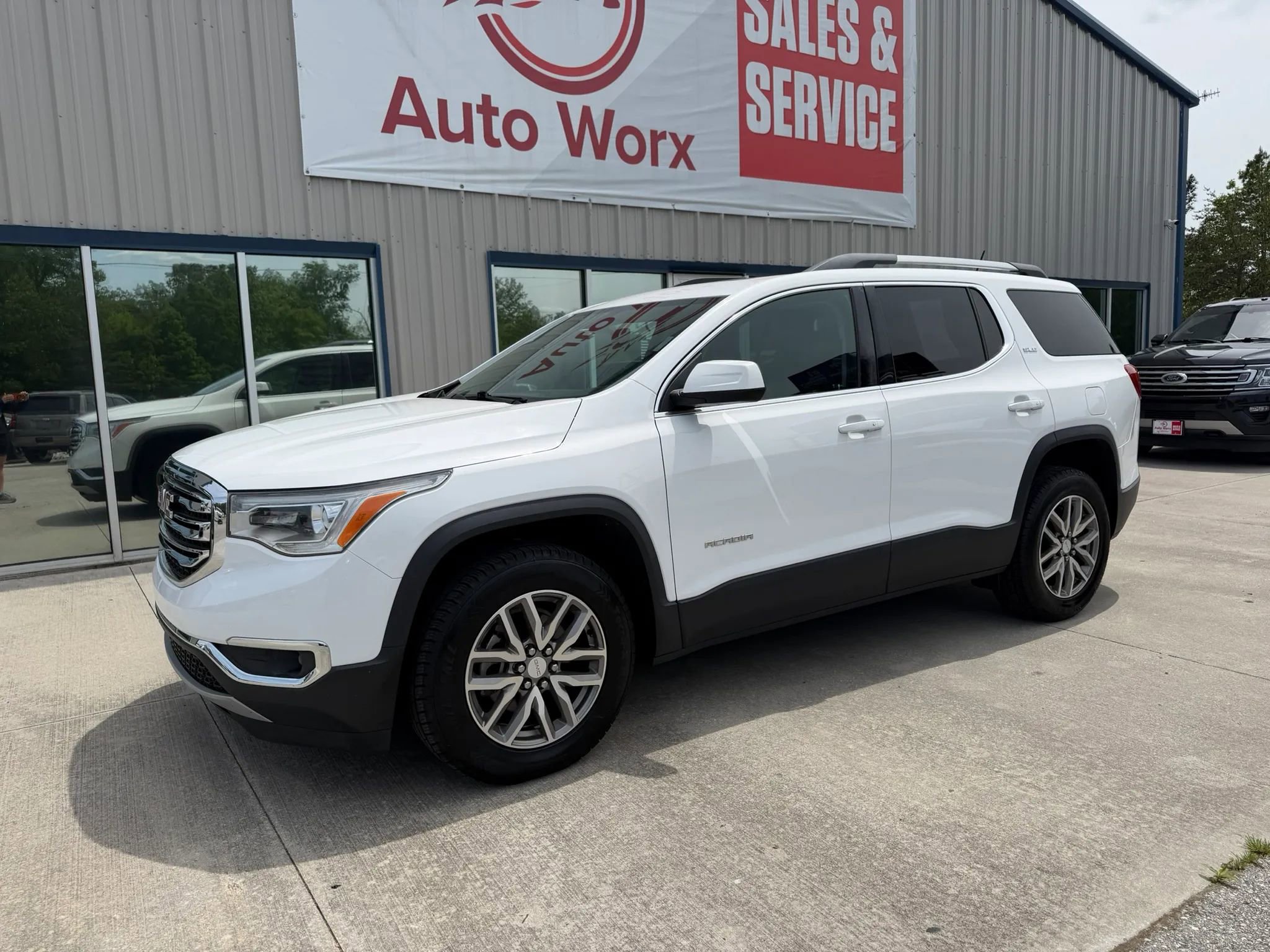 Used 2017 GMC Acadia SLE w/ Driver Alert Package I AWD/4WD image 16
