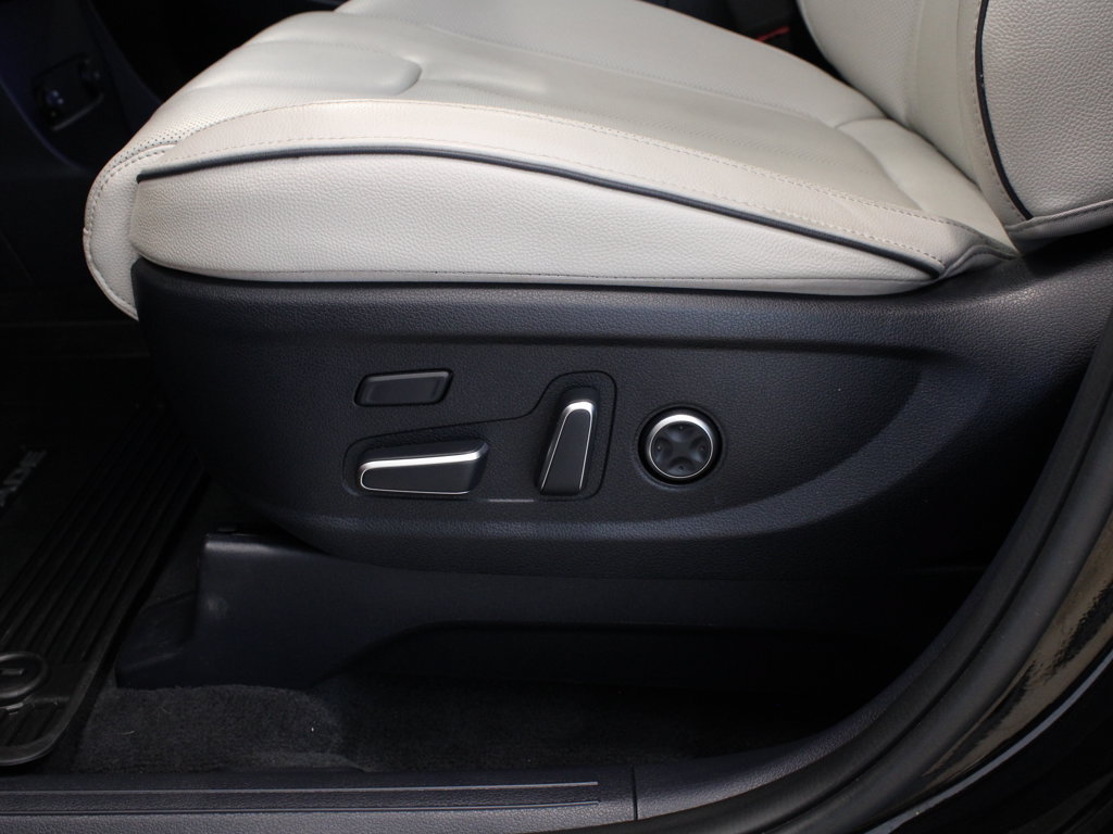 Used 2023 Hyundai Palisade Calligraphy w/ Winter Package FWD image 16
