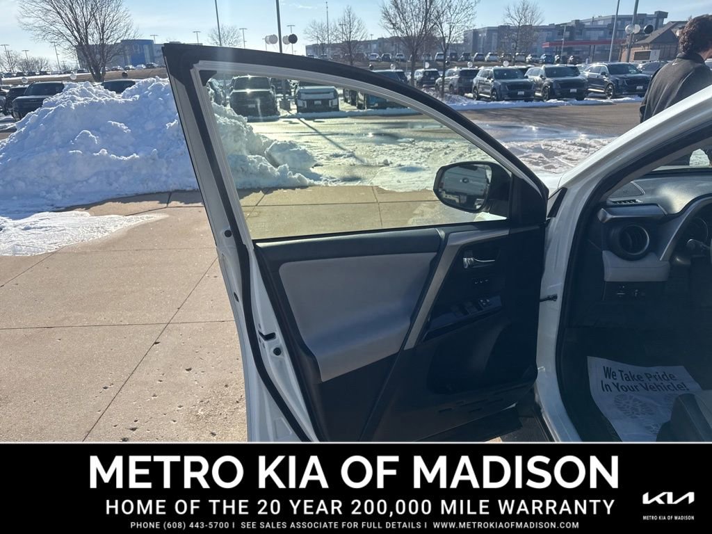 Used 2018 Toyota RAV4 Limited w/ Advanced Technology Package image 11