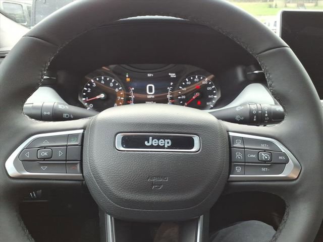 Used 2025 Jeep Compass Limited AWD/4WD image 15
