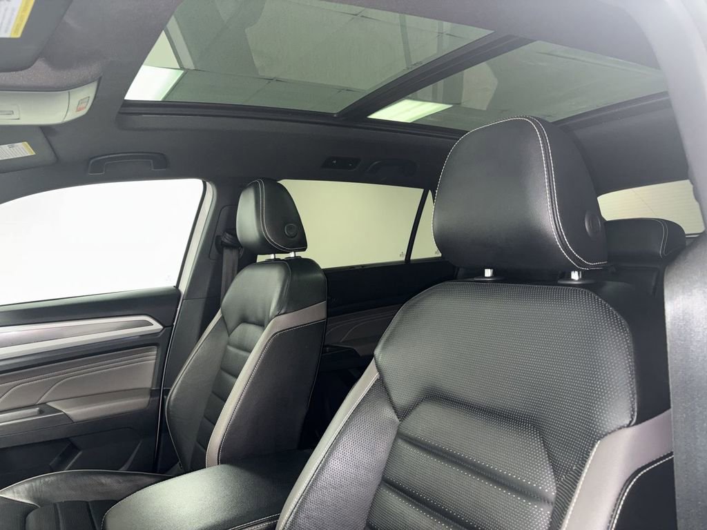 Used 2022 Volkswagen Atlas Cross Sport SEL R-Line image 15