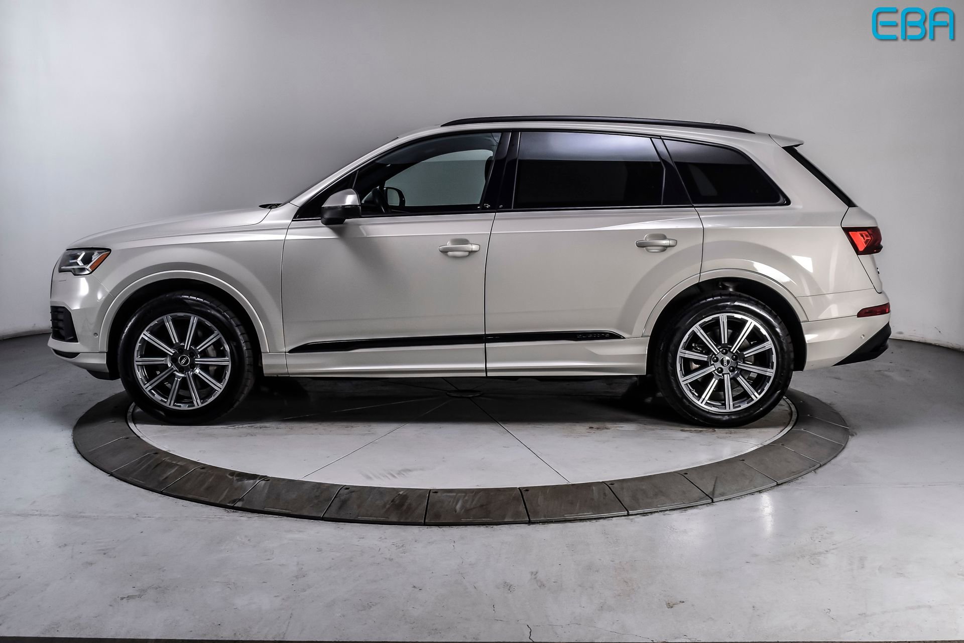 Used 2023 Audi Q7 2.0T Premium Plus w/ Premium Plus Package AWD/4WD image 3