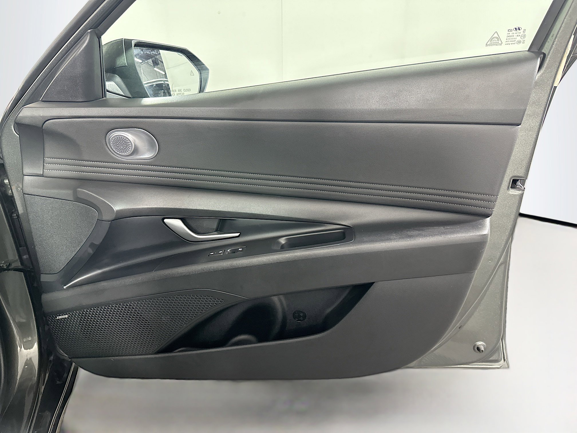 Used 2025 Hyundai Elantra Limited image 32